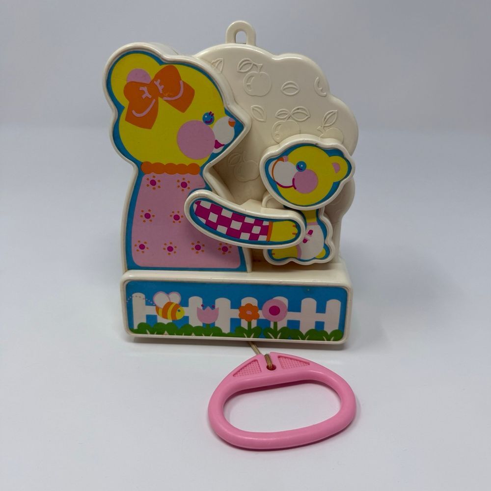 1982‎ Tomy Toy Pull String Mama Baby Bear Musical Crib Lullaby Moving Parts